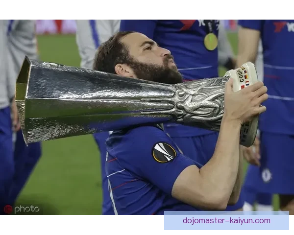 中超球队转会动态持续升温，分析各队补强策略与市场走势